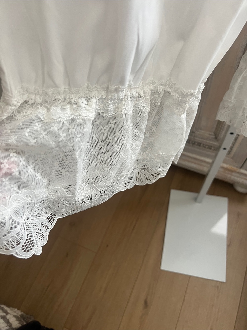 Women's White Lace-Trim Capris - Picture 2 of 5